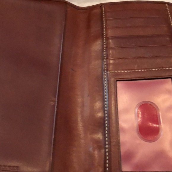 Gorgeous brown Dooney & Bourke signature wallet - Picture 9 of 16